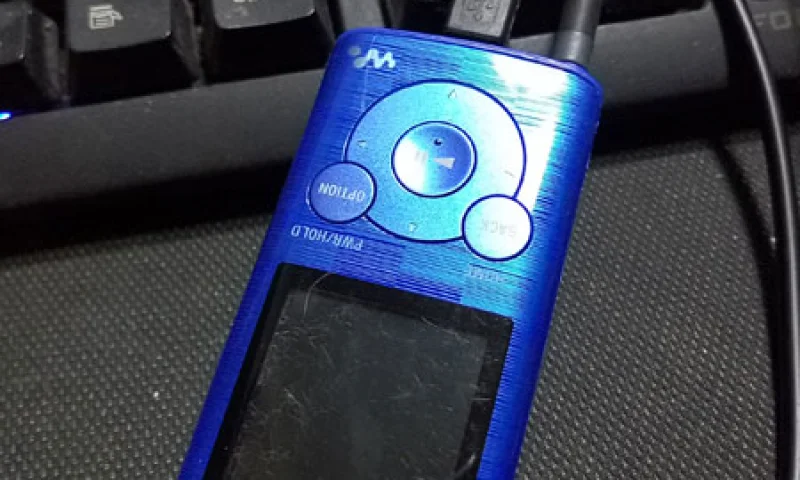 装逼失败系列之《sony nwz E383拆解记》